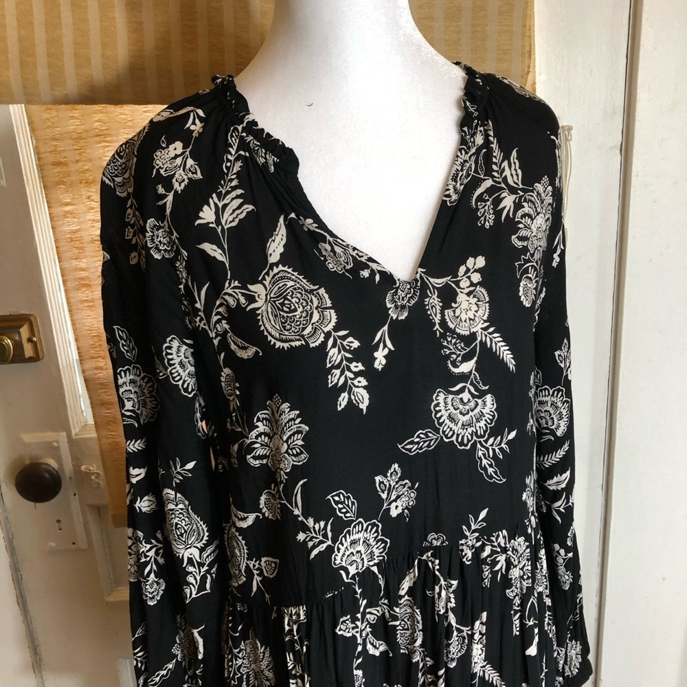 Old Navy Tiered Maxi Dress Size M Dark Cottagecore Floral Prairie Flowy Modest - Picture 4 of 15